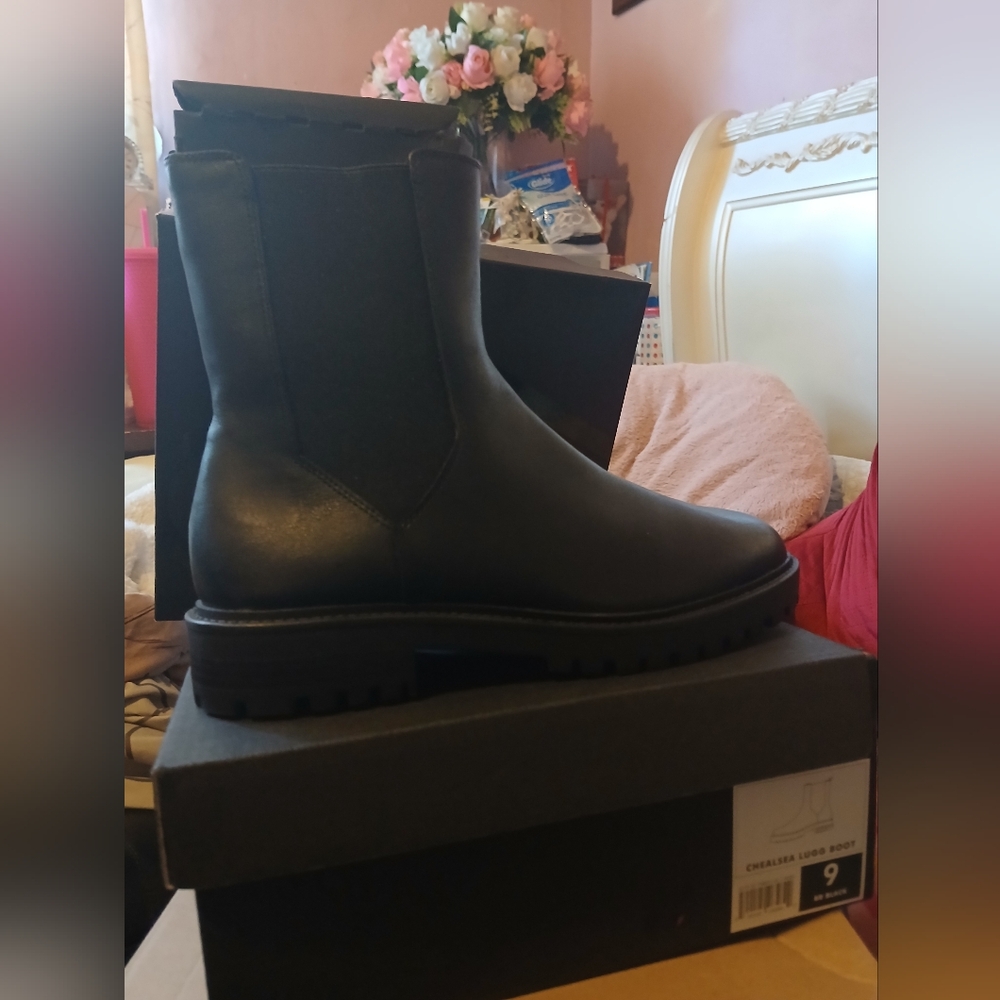 Banana Republic Black Chelsea Boots